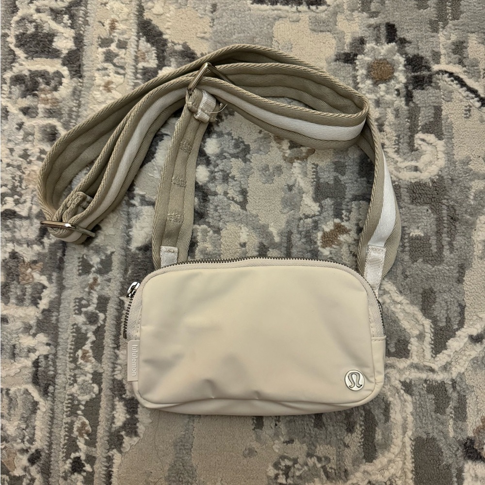 Lululemon Everywhere Crossbody Bag